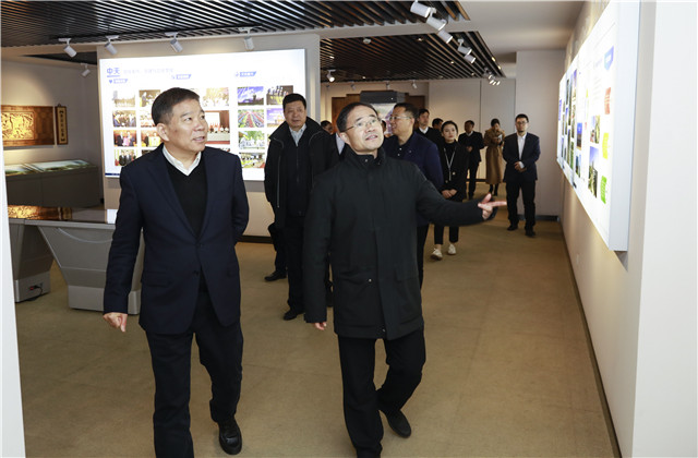 浙江省委常委、政法委书记王昌荣走访调研球盟会控股集团总部时指出 ——保持“亲清”政企关系，为企业做实事、解决实际困难