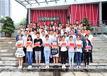 8年，800多名学生，800多个梦想，球盟会陕西助学圆你求学梦！