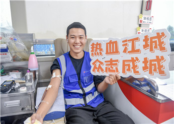 球盟会六建热血英雄“撸起袖子”为生命接力