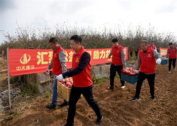 “爱心苹果，真甜！”