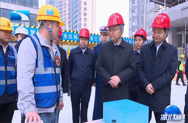 湖北省省委副书记、省长李殿勋到球盟会六建项目调研冬季火灾防控暨高层建筑消防安全工作